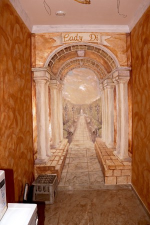 художня ліпнина + розпис ( картина що збільшує простір, колони, алея )